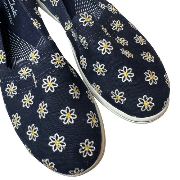 NEW Clarks Breeze Step Navy Daisy Canvas Loafer Slip On sneaker Women 9.5 narrow - Picture 5 of 9